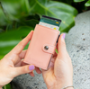 Kompact Coral Pink in female hands with cards ejected